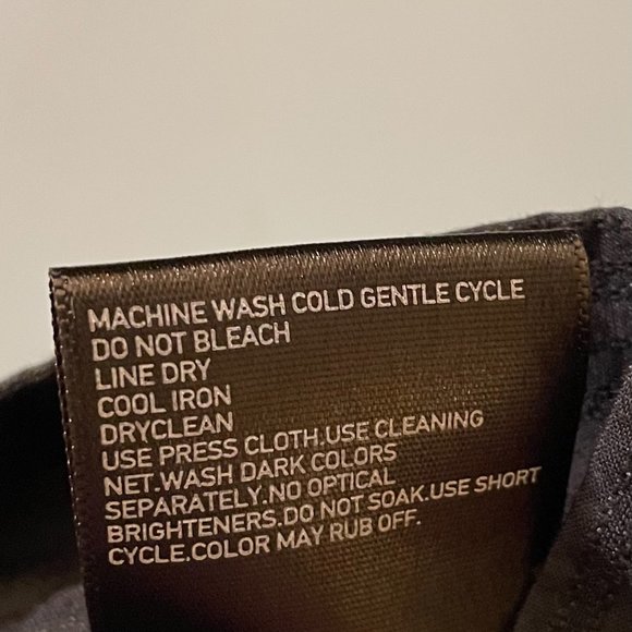 Elegant UNIQLO A-line black skirt - Picture 8 of 9